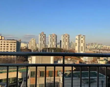 Male-Only Single Room In Seoul, Quiet, Convenient Access To Anywhere In Seoul, Great View, Good Value, Shared Kitchen, Randomly Assigned