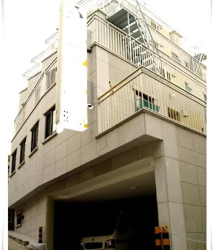 Male-only Single In Seoul, Quiet, Convenient Access To Anywhere In Seoul, Great View, Good Value, Shared Kitchen, Randomly Assigned Bed and breakfast *