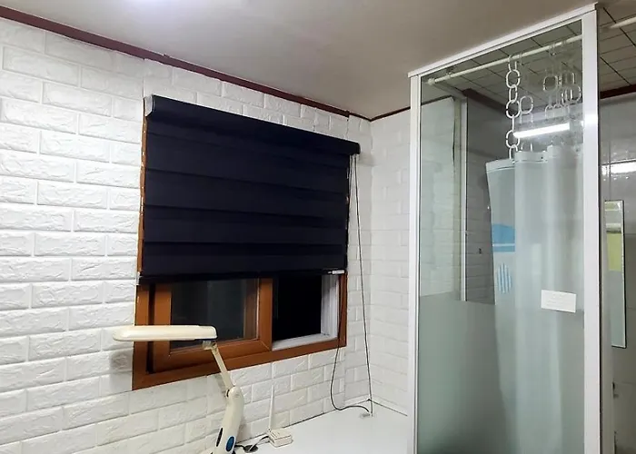 Male-only Single In Seoul, Quiet, Convenient Access To Anywhere In Seoul, Great View, Good Value, Shared Kitchen, Randomly Assigned Bed and breakfast *