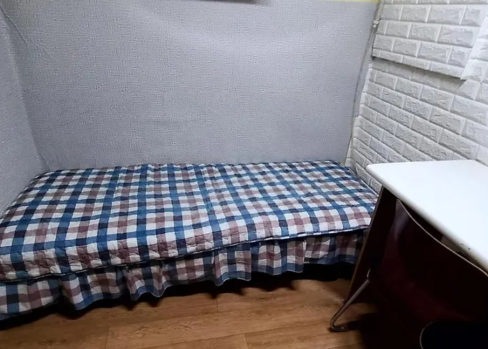 Male-only Single In Seoul, Quiet, Convenient Access To Anywhere In Seoul, Great View, Good Value, Shared Kitchen, Randomly Assigned *
