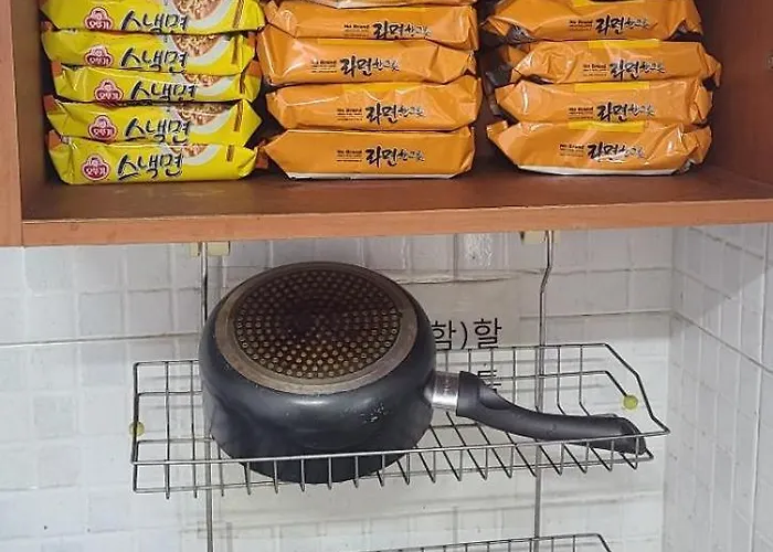 Bed and breakfast Male-only Single In Seoul, Quiet, Convenient Access To Anywhere In Seoul, Great View, Good Value, Shared Kitchen, Randomly Assigned *
