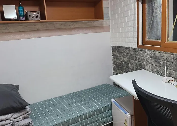 Male-only Single In Seoul, Quiet, Convenient Access To Anywhere In Seoul, Great View, Good Value, Shared Kitchen, Randomly Assigned *
