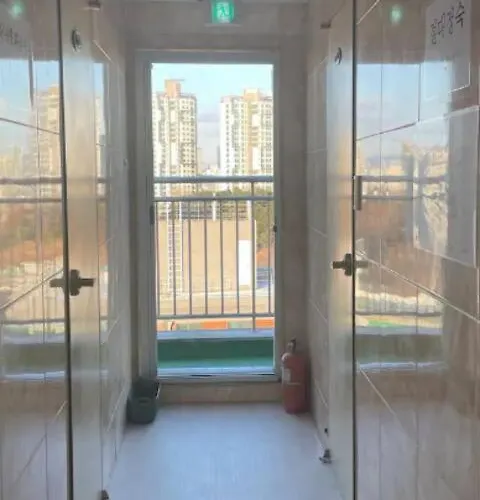 Male-only Single In Seoul, Quiet, Convenient Access To Anywhere In Seoul, Great View, Good Value, Shared Kitchen, Randomly Assigned Seúl
