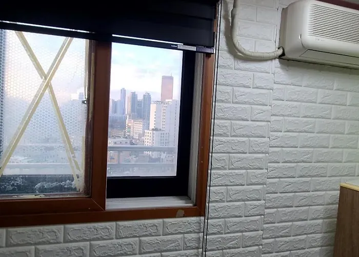 Male-only Single In Seoul, Quiet, Convenient Access To Anywhere In Seoul, Great View, Good Value, Shared Kitchen, Randomly Assigned Bed and breakfast