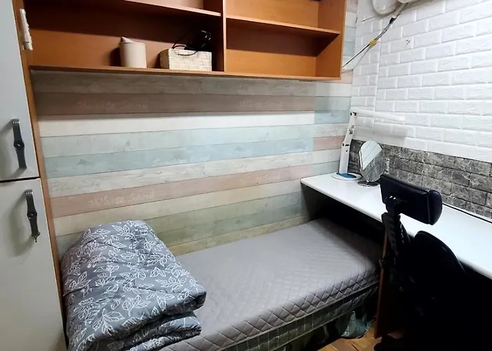 Male-only Single In Seoul, Quiet, Convenient Access To Anywhere In Seoul, Great View, Good Value, Shared Kitchen, Randomly Assigned Bed and breakfast