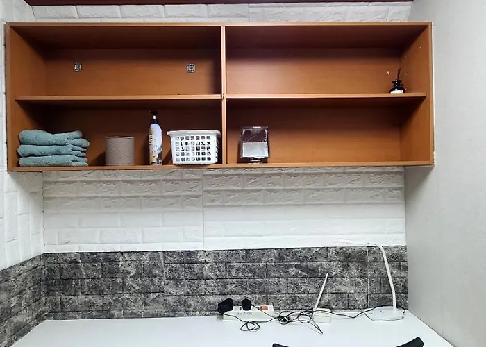 Male-only Single In Seoul, Quiet, Convenient Access To Anywhere In Seoul, Great View, Good Value, Shared Kitchen, Randomly Assigned Bed and breakfast